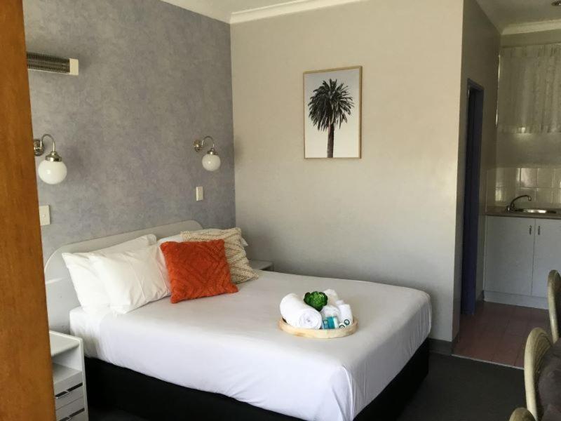 South Pacific Palms Motor Inn Tuncurry Exterior photo